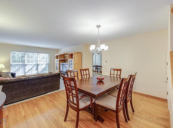 4th image of 690 Grosse Pointe Cir #0
