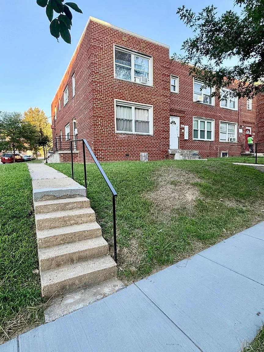 1 bed, 1.0 bath, 3252 sqft, $1,499 — Photo 2
