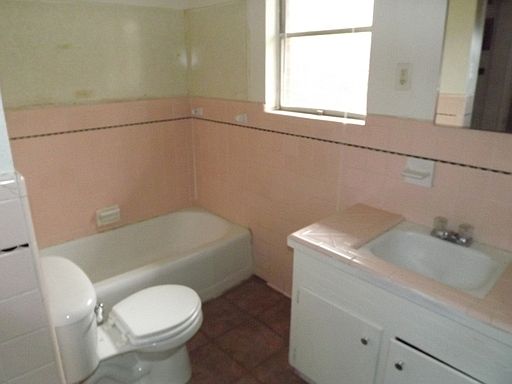 4th image of 1304 Margie St