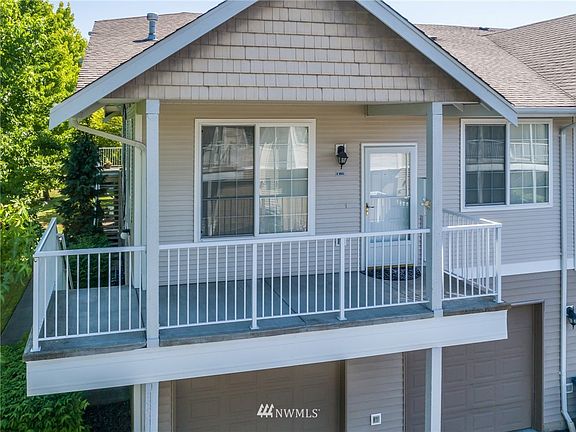 2nd image of 1002 9th Ave SE APT E203