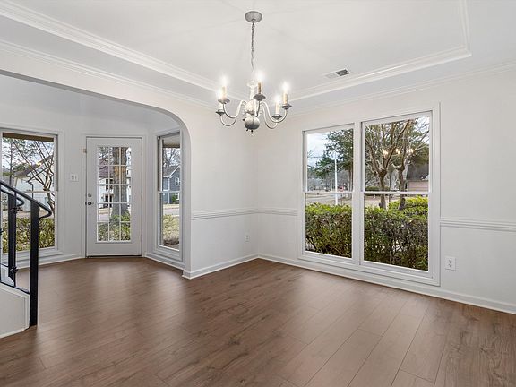 5th image of 664 Wood Valley Dr