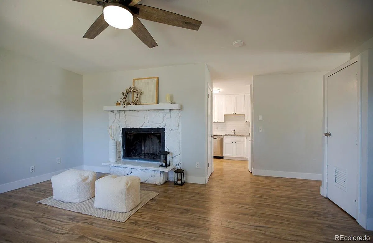 2 bed, 950 sqft, $1,895 — Photo 2