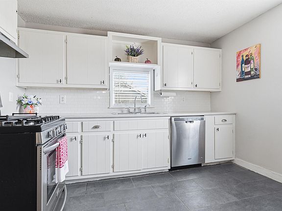 5th image of 732 4th St SW