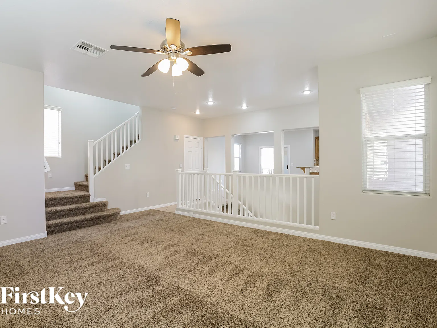 3 bed, 3.5 bath, 1977 sqft, $2,600 — Photo 4