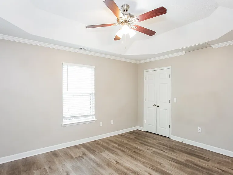 711 Continental Dr — Photo 10