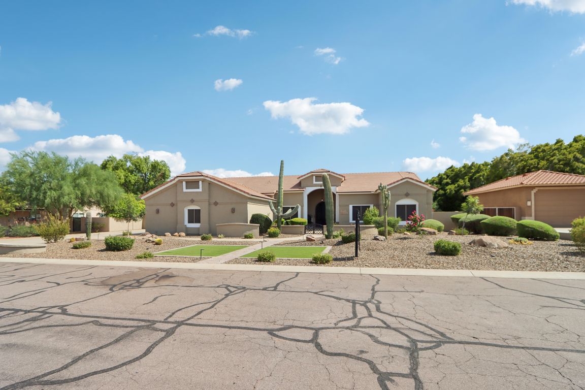 W Saddlehorn Rd-S1607-001.jpg