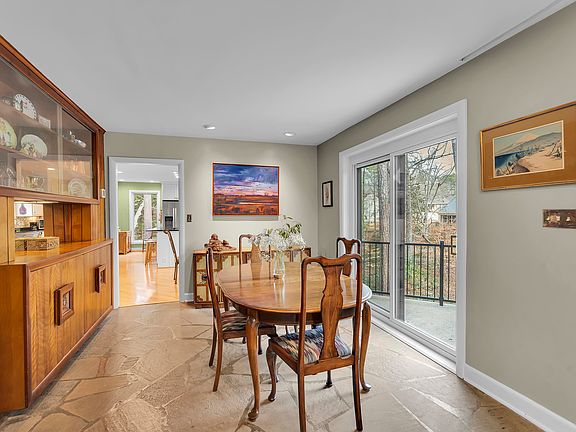 5th image of 211 Beechwood Dr