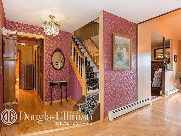 3rd image of 5 Russell Ct