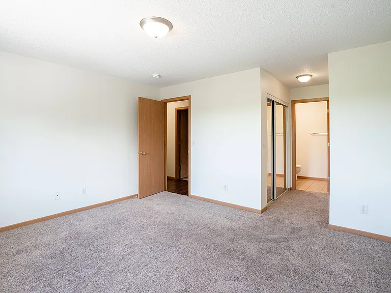 Bismarck, ND Sierra Ridge Apartments |32C | Bedroom