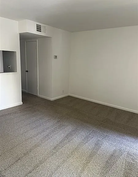 2300 Sycamore Ln #12 — Photo 3