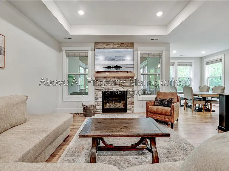 4408 Walker Hallow St — Photo 9