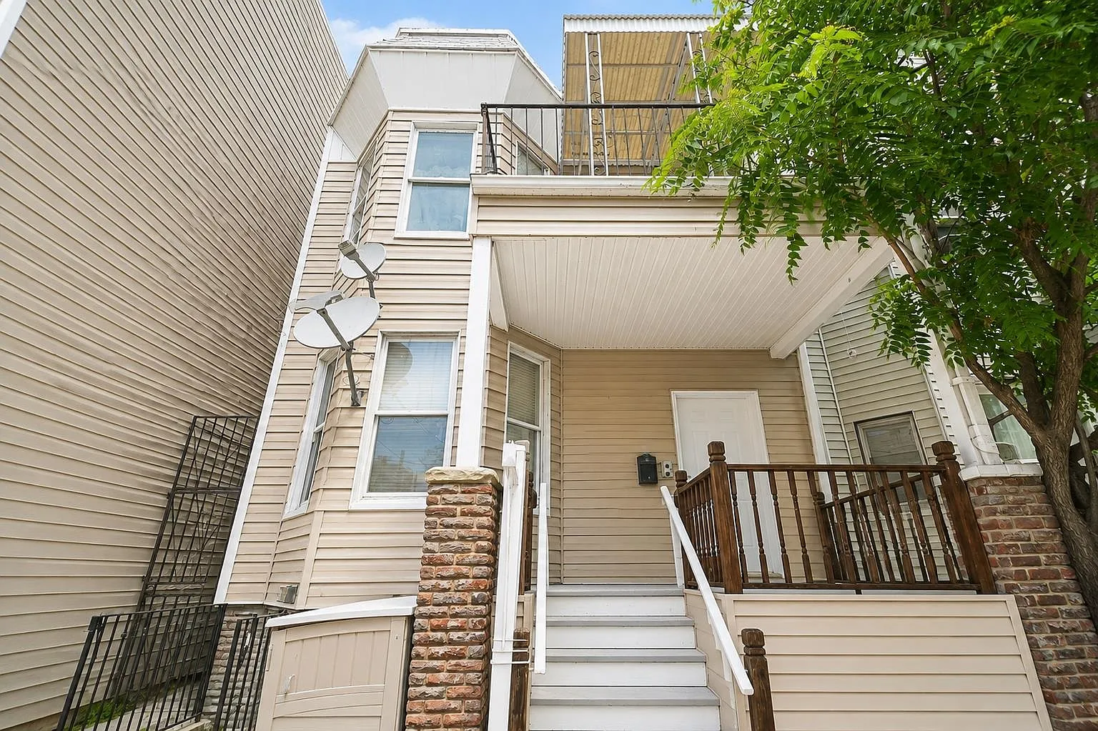 3 bed, 1.0 bath, $2,800 — Photo 2