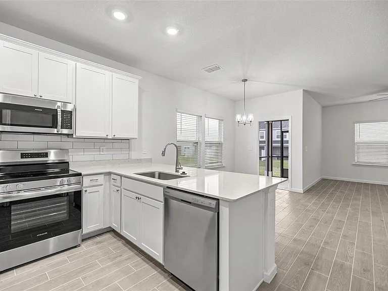 3589 SE 37th Ct — Photo 2