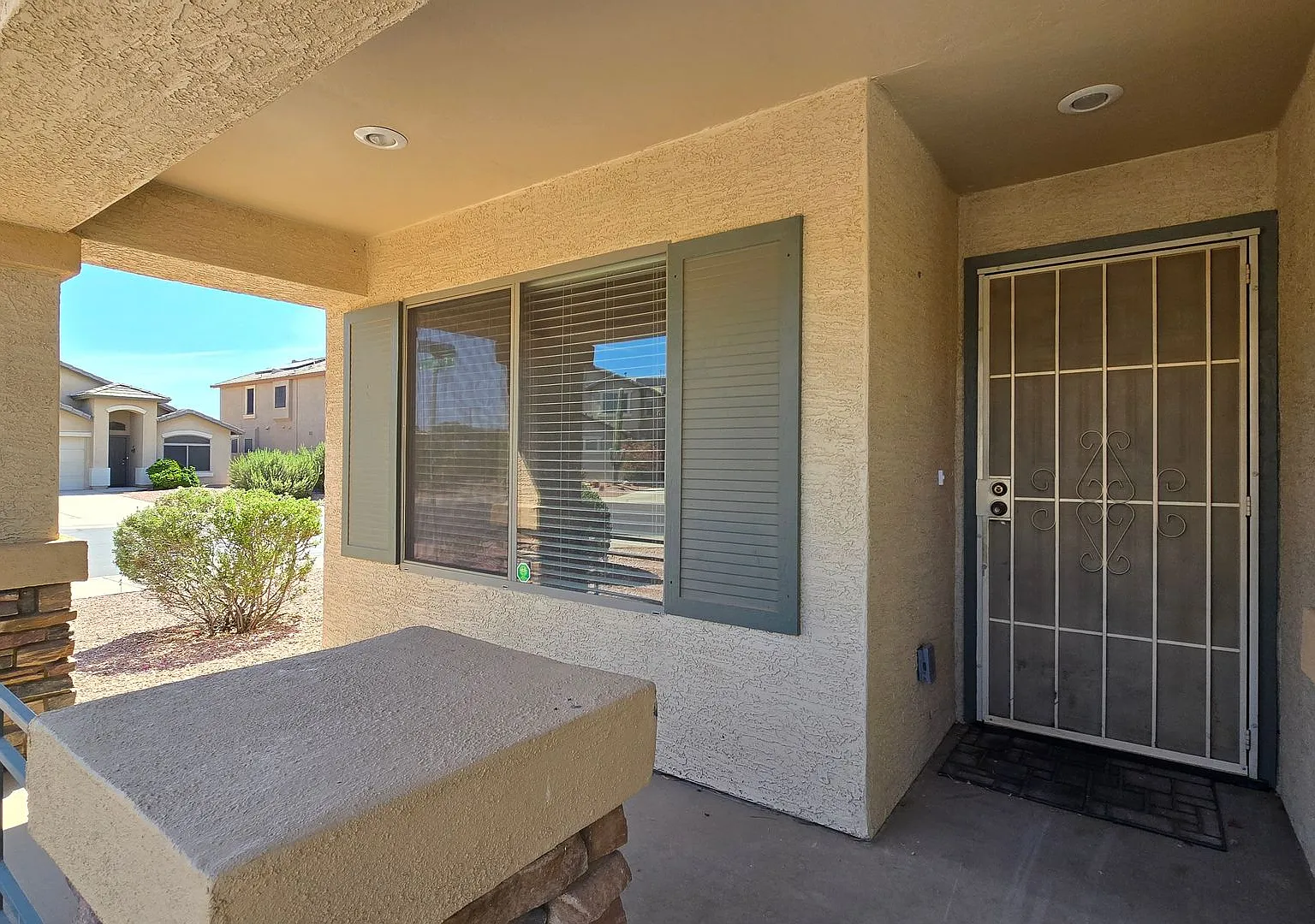 Three Car Garage and 4 bedrooms in Goodyear for sub 2k SOLAR!! — Photo 3
