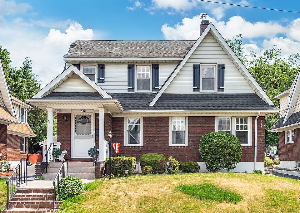 1st image of 13-37 11th St #1X
