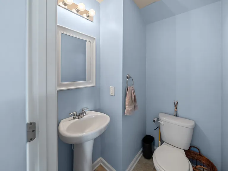 415 Valdez Ct — Photo 23