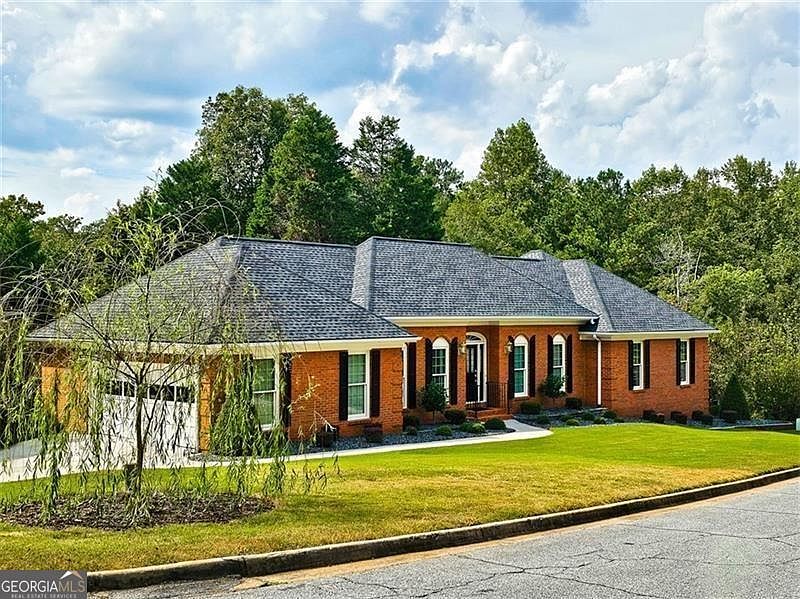 1st image of 950 Heritage Hls