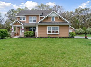 8378 Meadow Creek Ln, Pinckney, MI