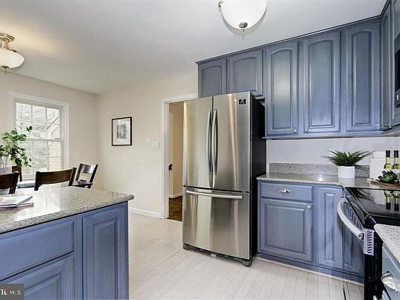 2nd image of 5922 Dorchester Way