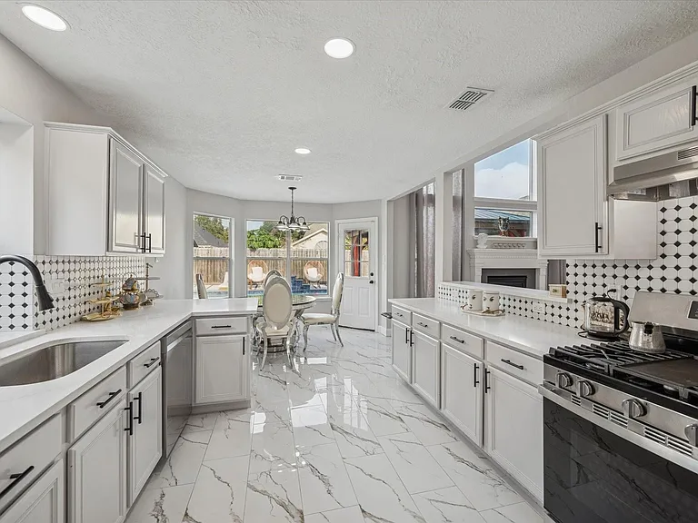 11306 Avon Pl — Photo 11