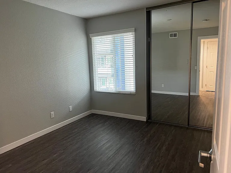 River House Apartments — Photo 86