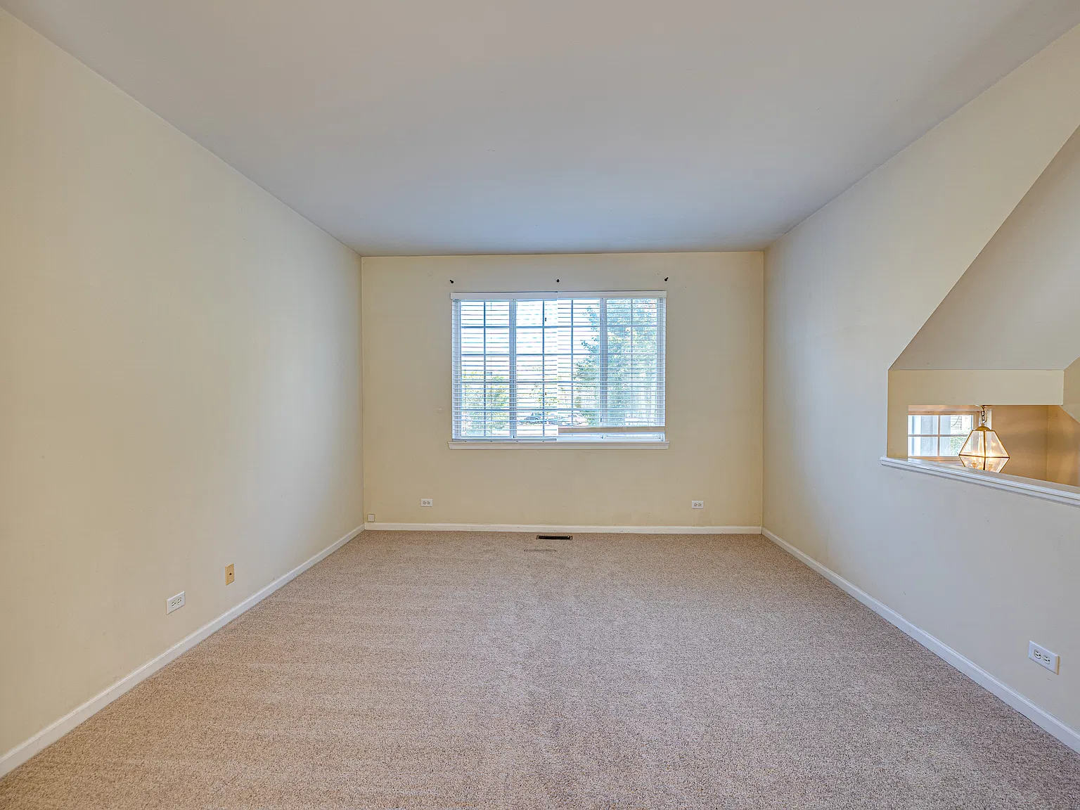3 bed, 1.5 bath, 1396 sqft, $2,195 — Photo 3