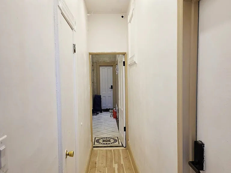 70 Weirfield Street3rd Floor1st Room Brooklyn Ky — Photo 7