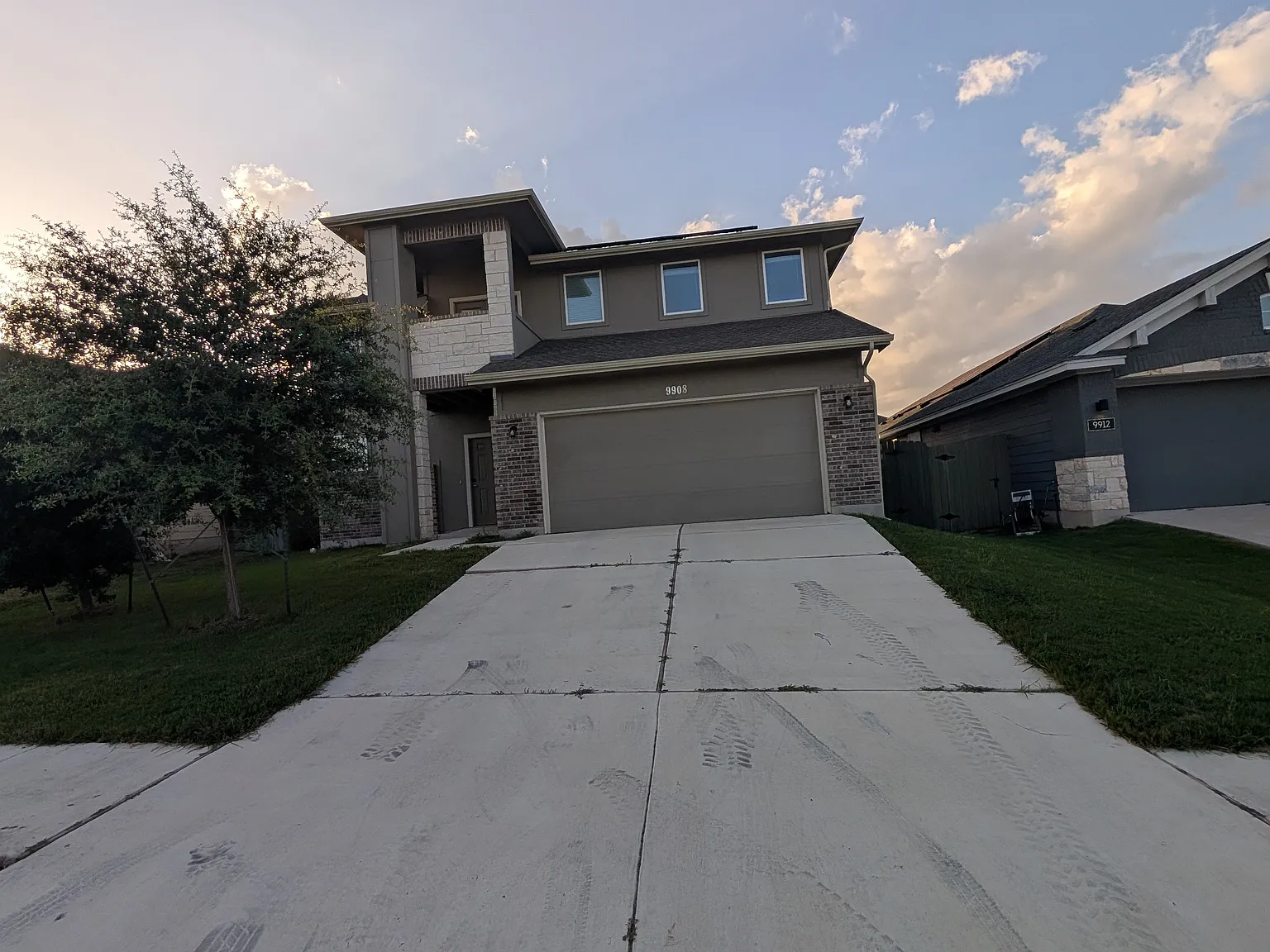 2 bed, 2.5 bath, 2126 sqft, $700 — Photo 4