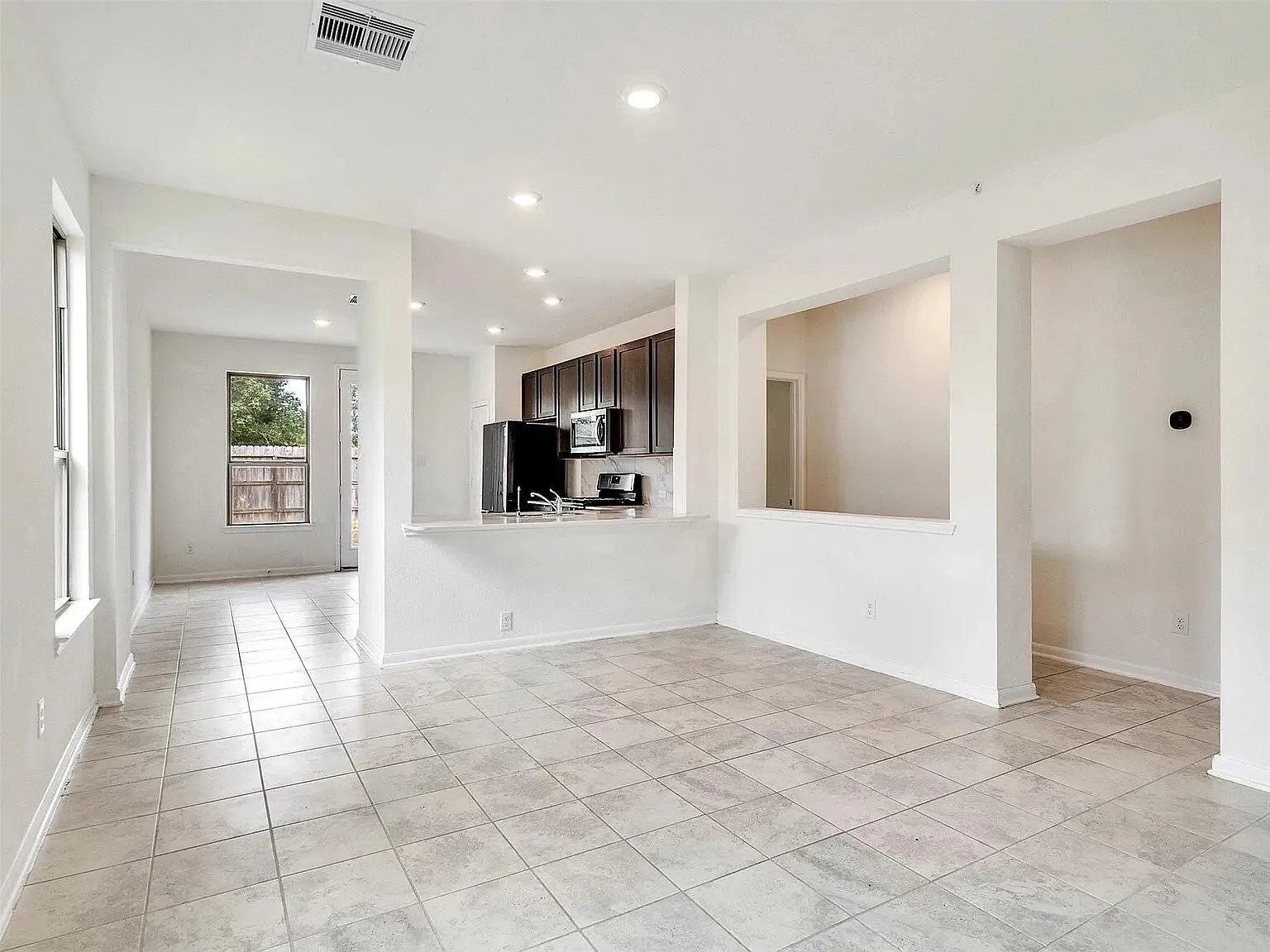 3 bed, 2.0 bath, 1305 sqft, $1,850 — Photo 4