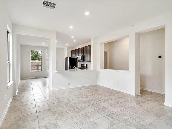 4th image of 6011 Whitewing Rd