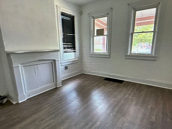 3rd image of 319 Rutherford Ave