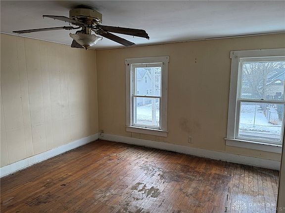 4th image of 743 N Belmont Ave