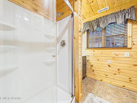 36th image of 113 Rivendell Ln