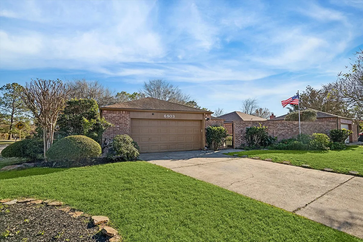 Building Photo - 6803 Enns Ln