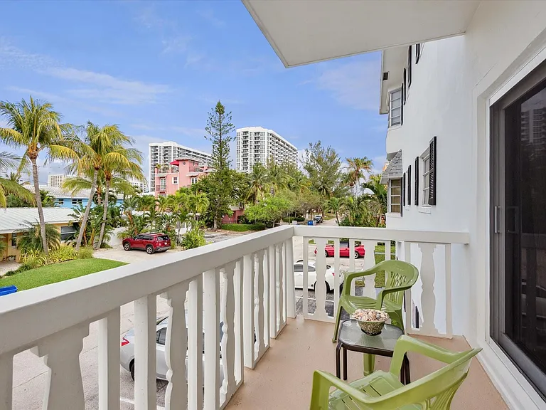 424 N Riverside Dr #204 — Photo 8