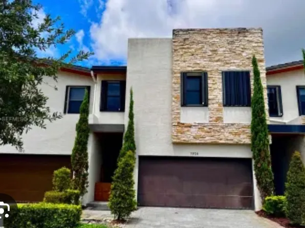 10445 NW 81st Ter, Miami, FL