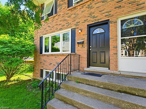 2nd image of 26 Coachwood Rd #6