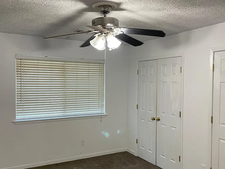508 W Poe St — Photo 15