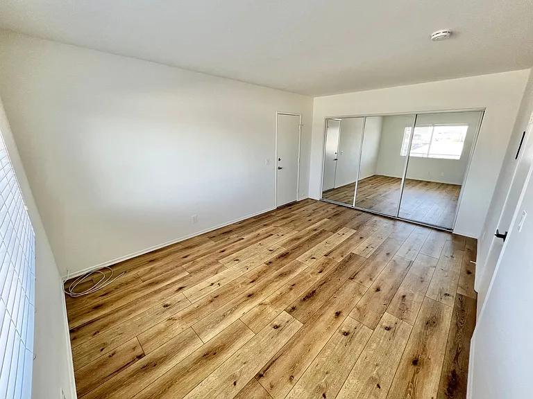Top-Floor 2BD/1BA with Private Deck — Photo 13