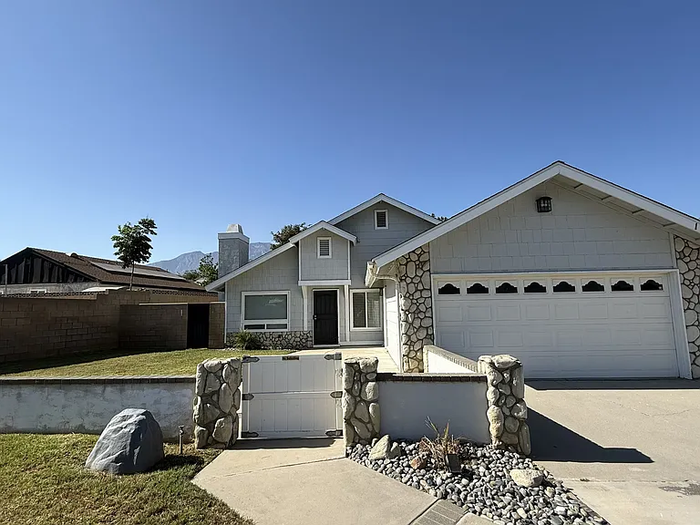 10260 Magnolia Ct — Photo 1