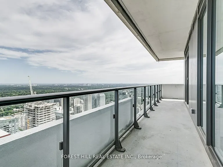 2221 Yonge St #5402 — Photo 22