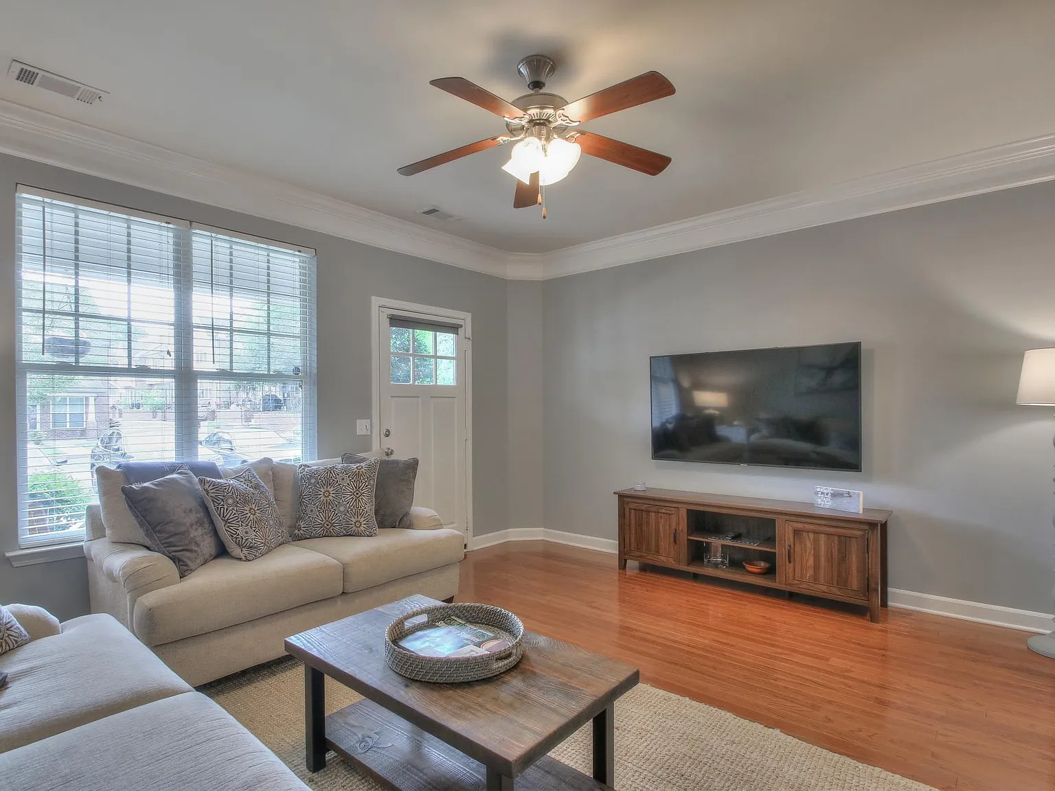 2 bed, 2.5 bath, 1269 sqft, $2,850 — Photo 3