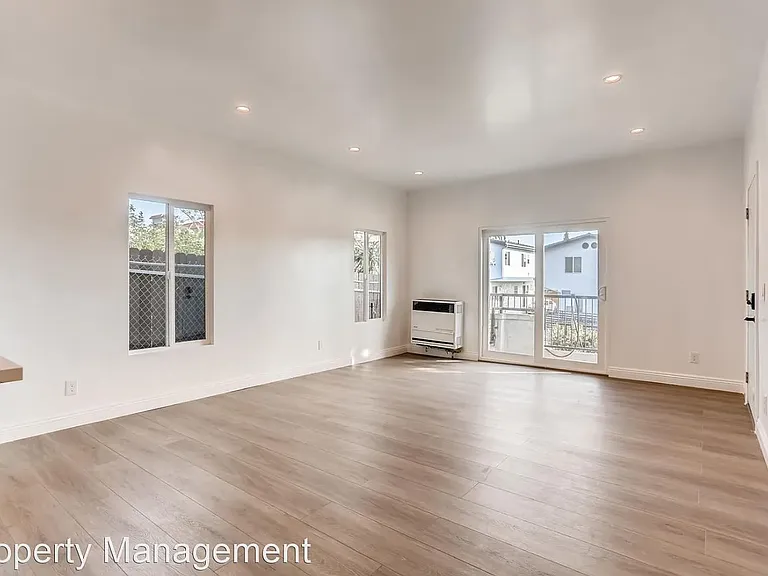 4525 Rosewood Ave #2 — Photo 9