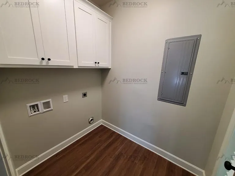 617 Wellingburg Rd SE — Photo 14