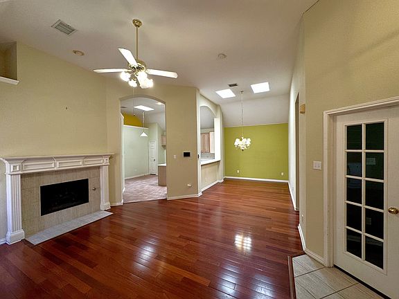 4th image of 3132 Kings Canyon Dr