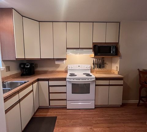 4th image of 15344 Kingsbury Cir