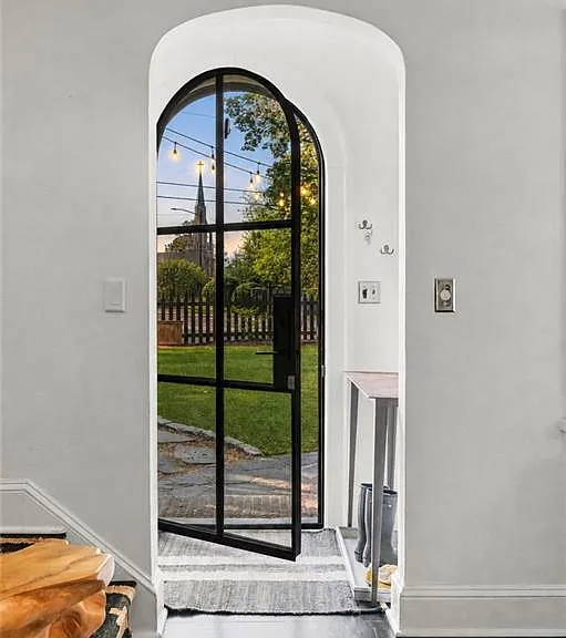 578 Montgomery Ferry Rd NE — Photo 3