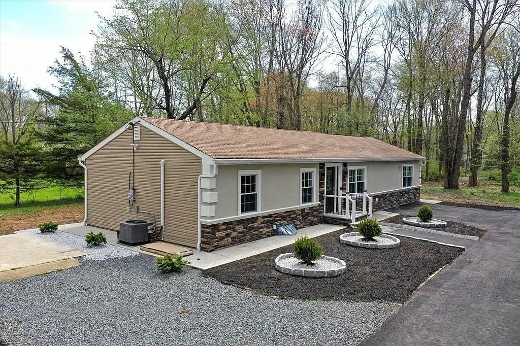 4 bed, 1560 sqft, $3,800 — Photo 1