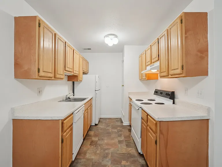 Kimberly Club Apartments — Photo 58