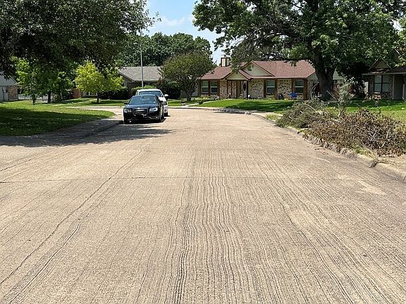 4th image of 1023 Meadow Run Dr